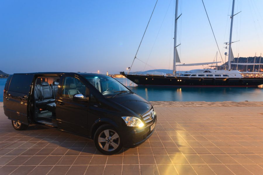 Mercedes Viano ή παρόμοιο ( για κράτηση 4-8 ατόμων )