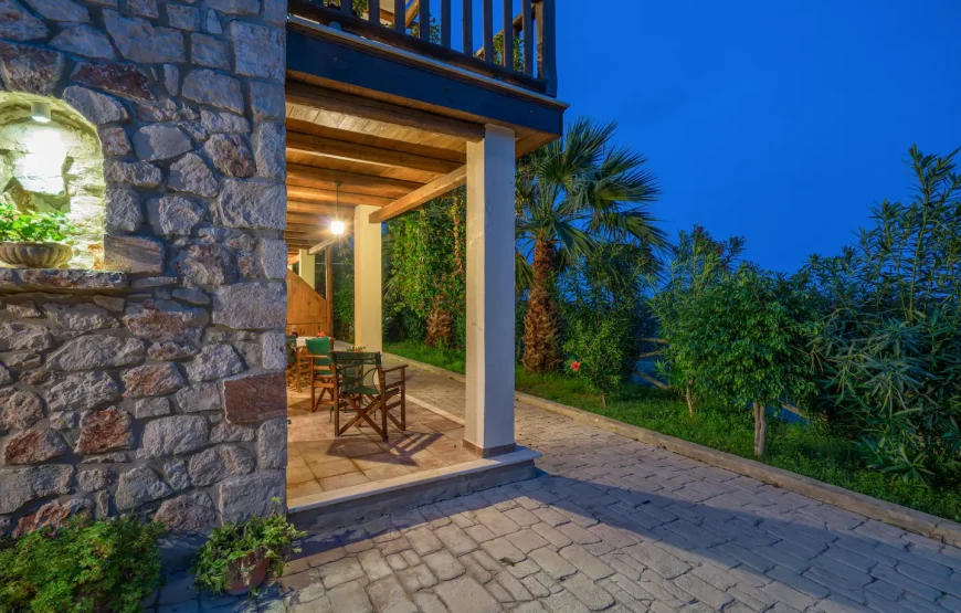 “Arekia” stone built maisonette close to the beach