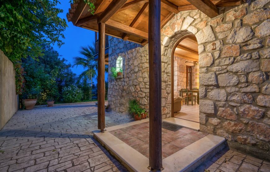 “Contessa” stone built maisonette close to the beach