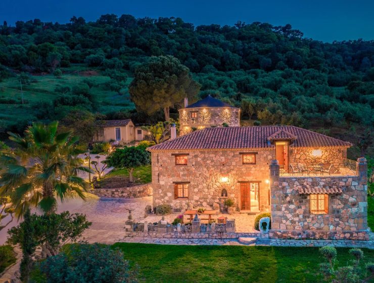 “Gerakopetra” – Charming & spacious stone house close to a beach