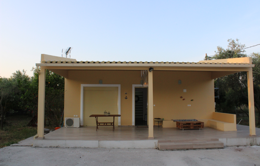 Yellow House close to the beach